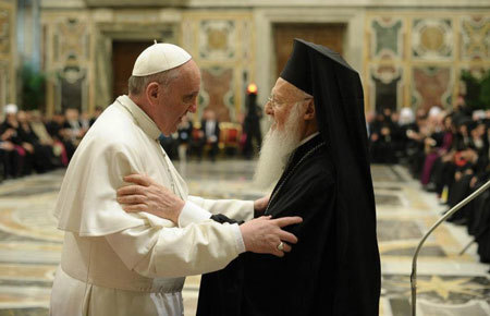 Papa Francisco reza pela unidade em celebração ecumênica