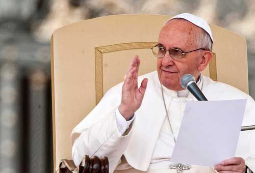 Papa Francisco: O sacerdote é um ministro não um showman