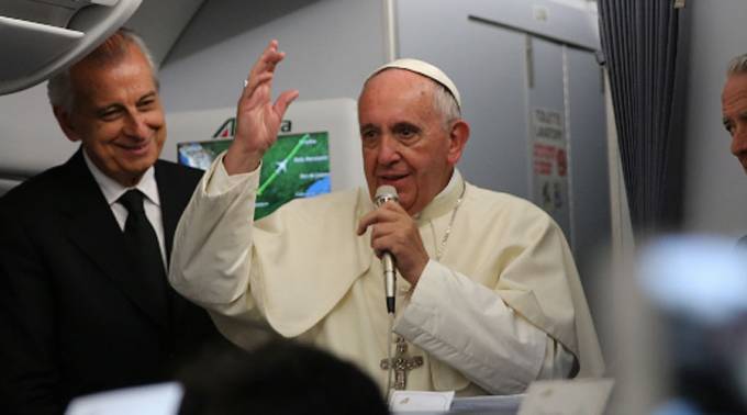 Mídia inventa um Papa que não existe, adverte Bispo brasileiro