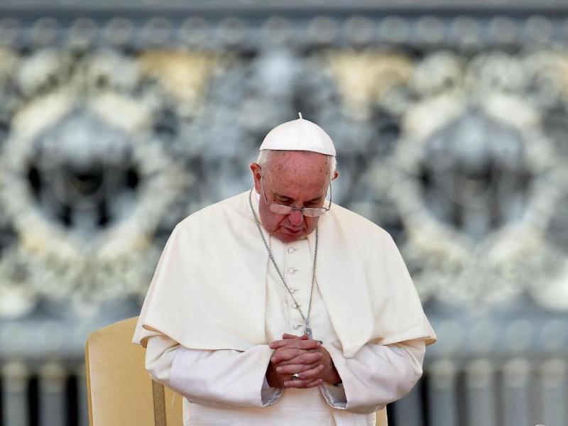 Papa Francisco pede perdão pelos escândalos em Roma e no Vaticano