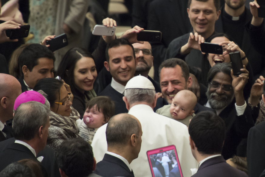Papa reflete sobre o significado da Ascensão do Senhor e com carinho pede por todas as mães