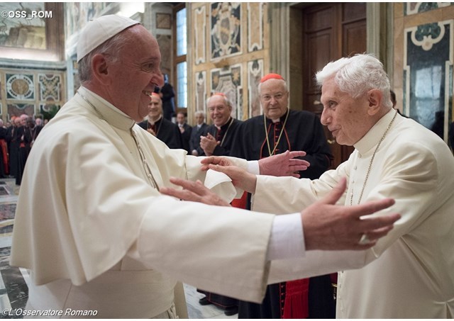 Papa: Bento XVI continua servindo a Igreja
