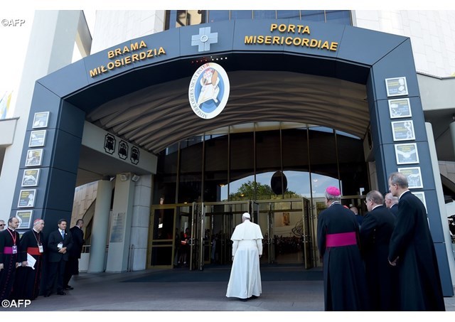 Visita do Papa aos Santuários de Santa Faustina e São João Paulo II