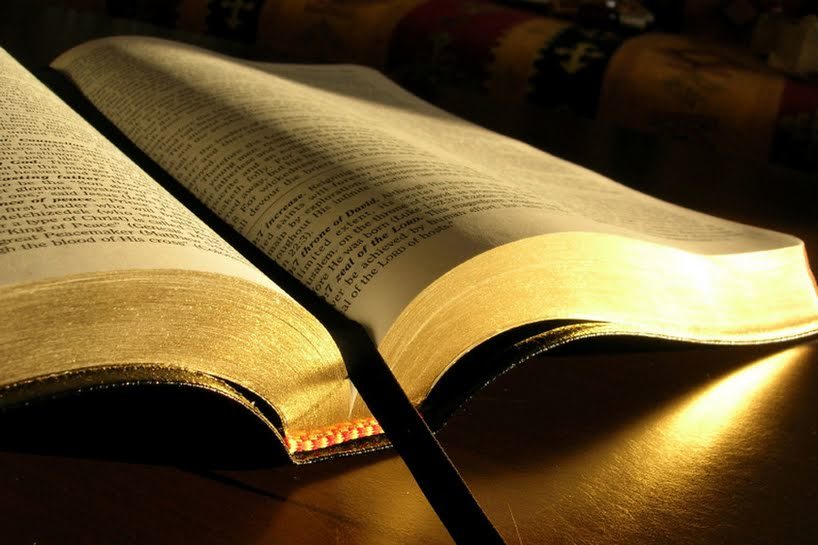 10 Razões do por que ler a Bíblia