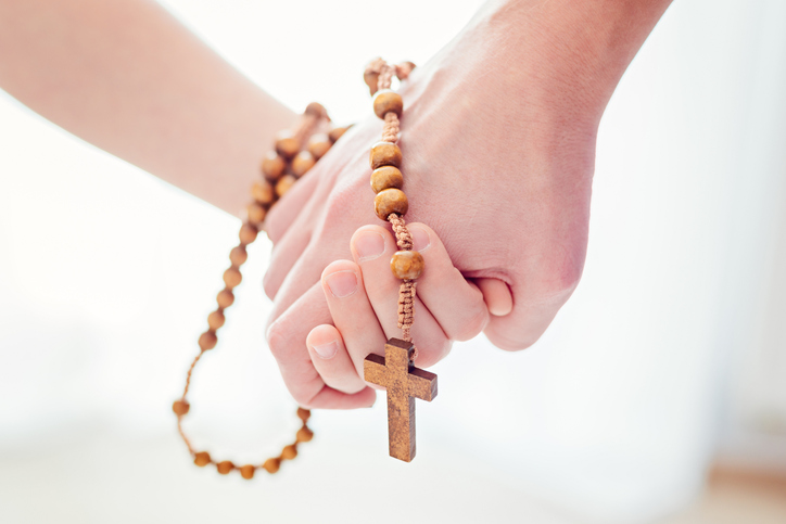 Dicas de como rezar o terço da Divina Misericórdia em família