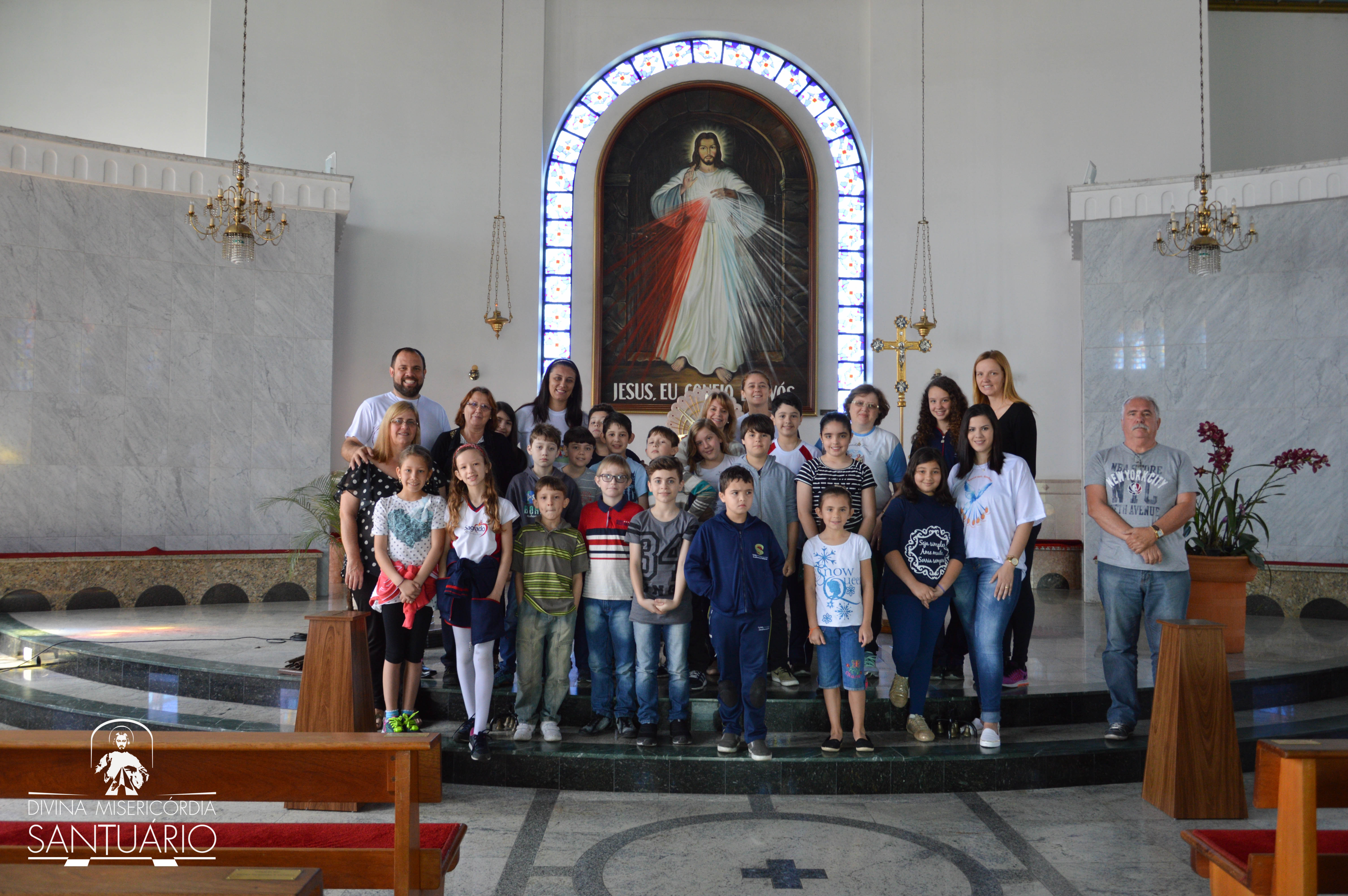Crianças da catequese Sagrada Família visitam o Santuário