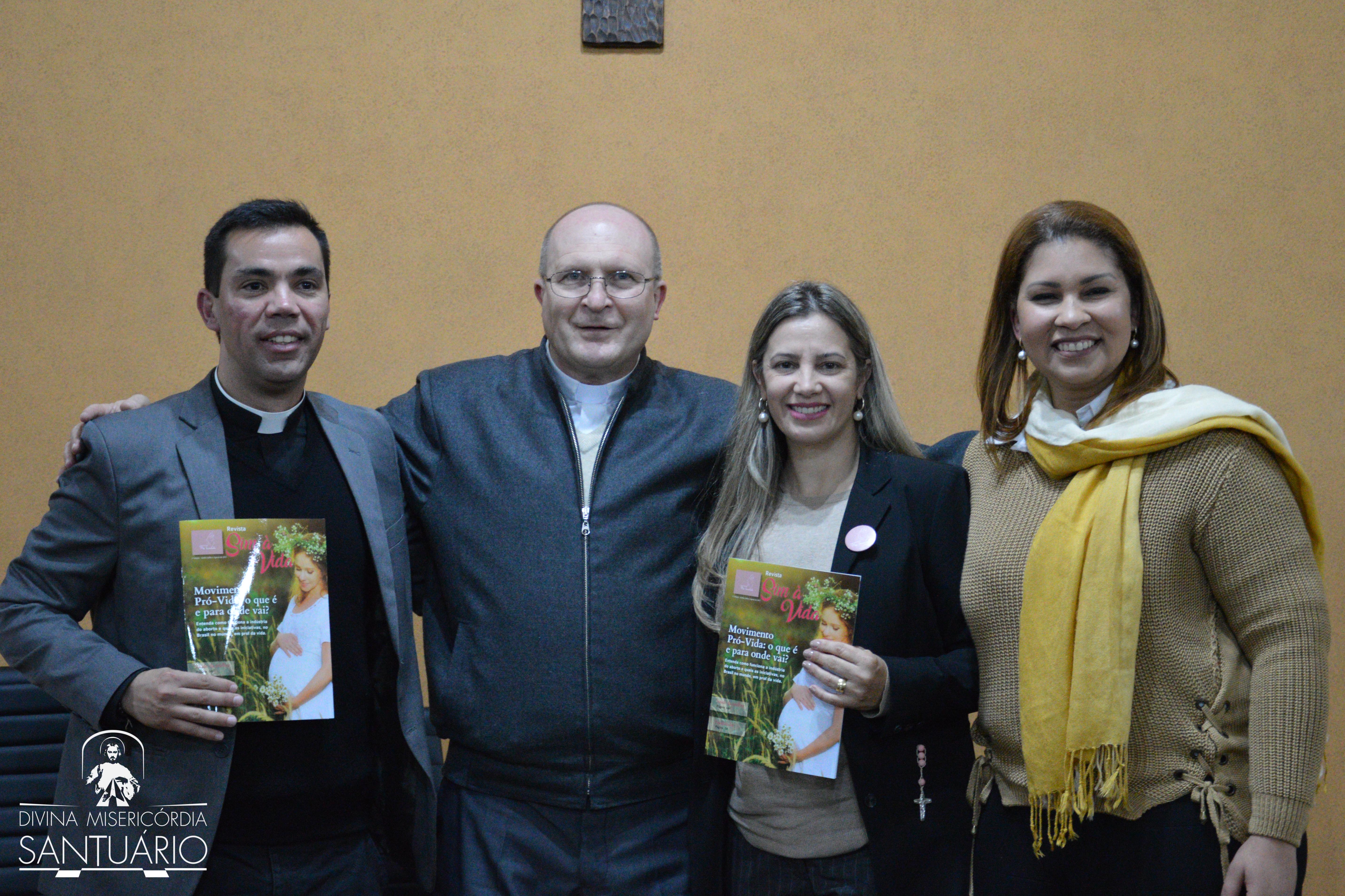 Padre Silvio Roberto, MIC, lança a primeira revista pró-vida do Brasil