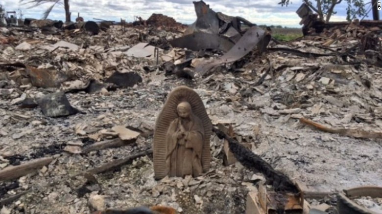Imagem da Virgem de Guadalupe se salva de incêndio durante passagem do furacão Harvey