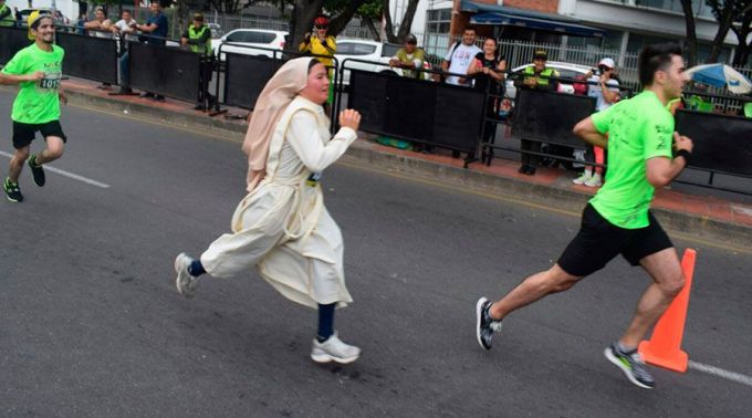 Irmã Colombiana participa de maratona e ganha destaque