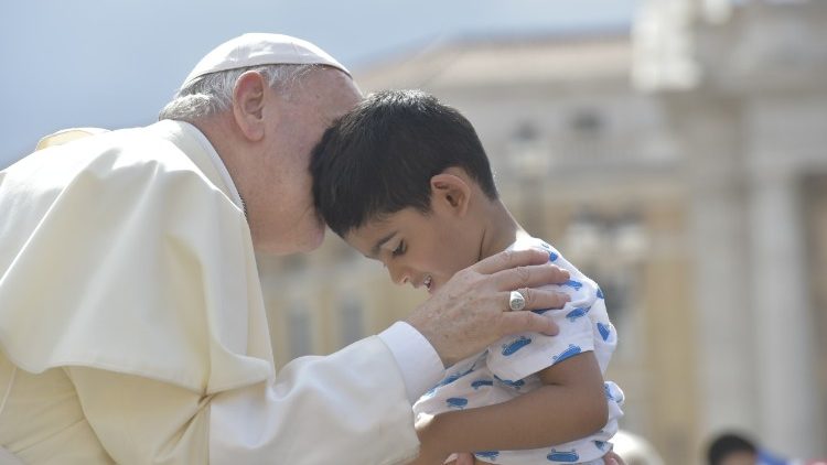 Papa: o mundo tem necessidade de cristãos com coração de filhos