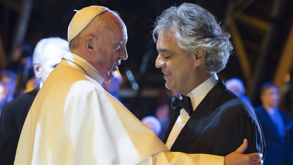 Andrea Bocelli faz reflexão sobre a fé poucos dias antes de cantar diante do Papa