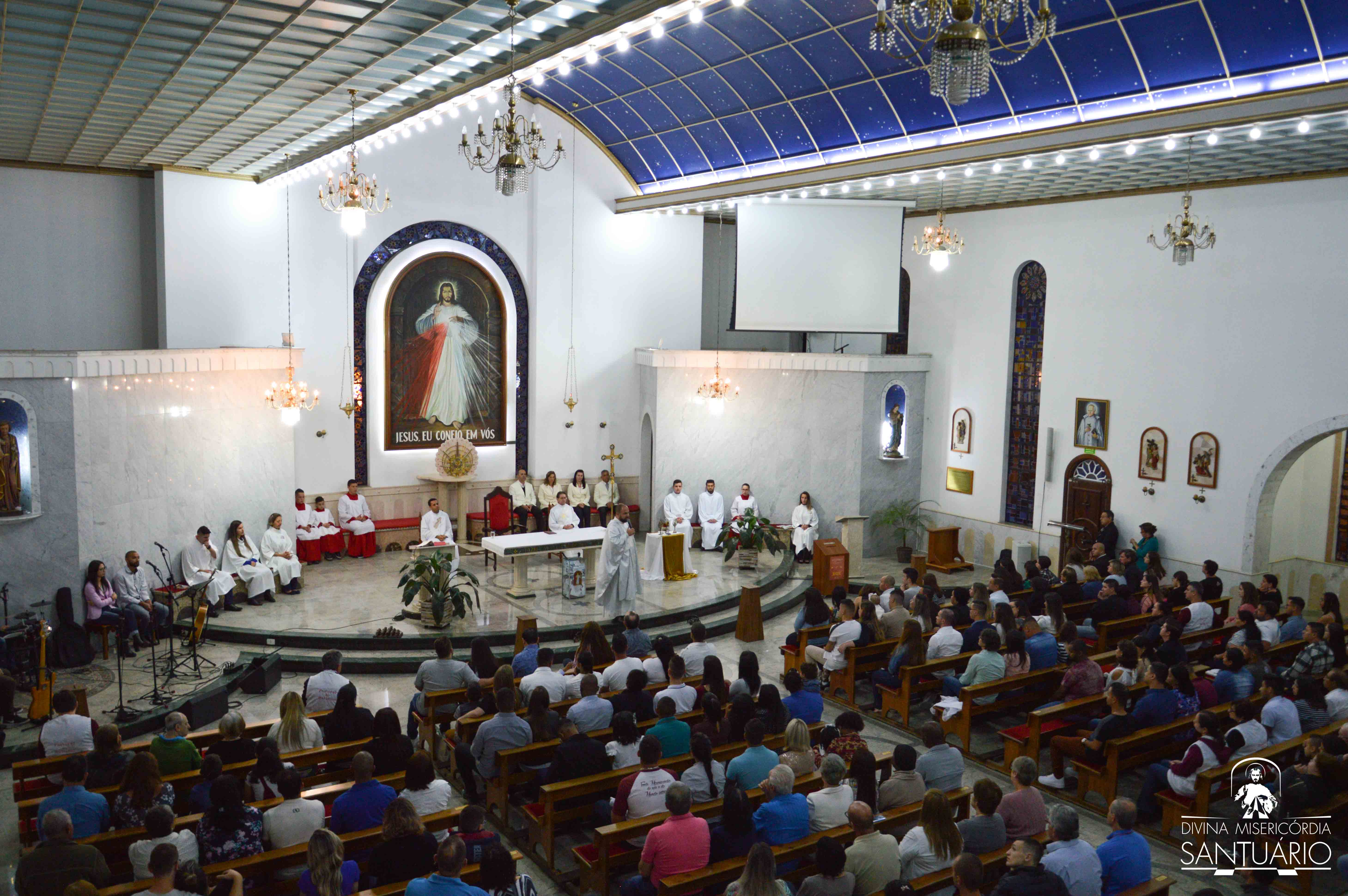Celebração da Santa Missa com batizados do mês de novembro acontece no Santuário