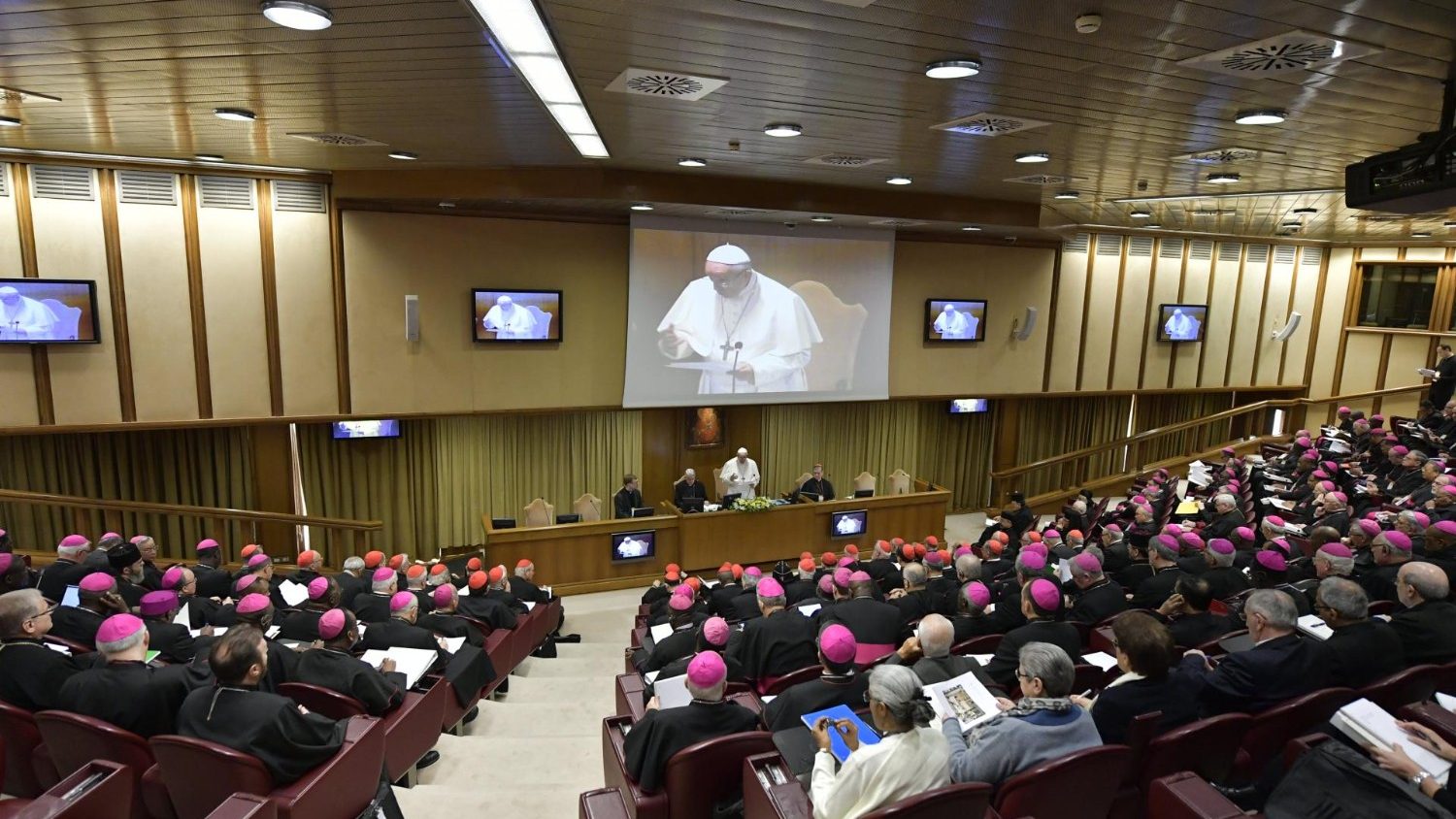 ﻿Vaticano anuncia medidas concretas para lutar contra abusos de menores