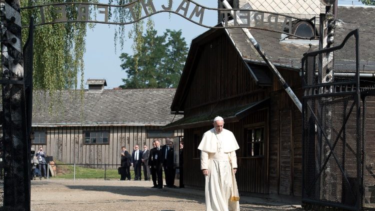 Dia da Memória: “nunca mais”, repete o Papa, nunca mais a tragédia do Holocausto