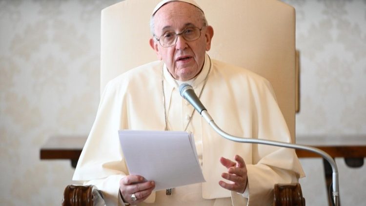 “Que o Senhor nos ensine a nunca amaldiçoar, mas a abençoar” pede o Pontífice durante a catequese