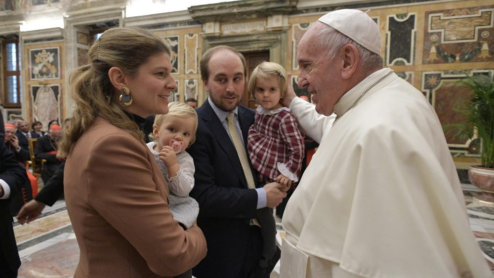 Papa diz para as famílias: a Igreja está com vocês