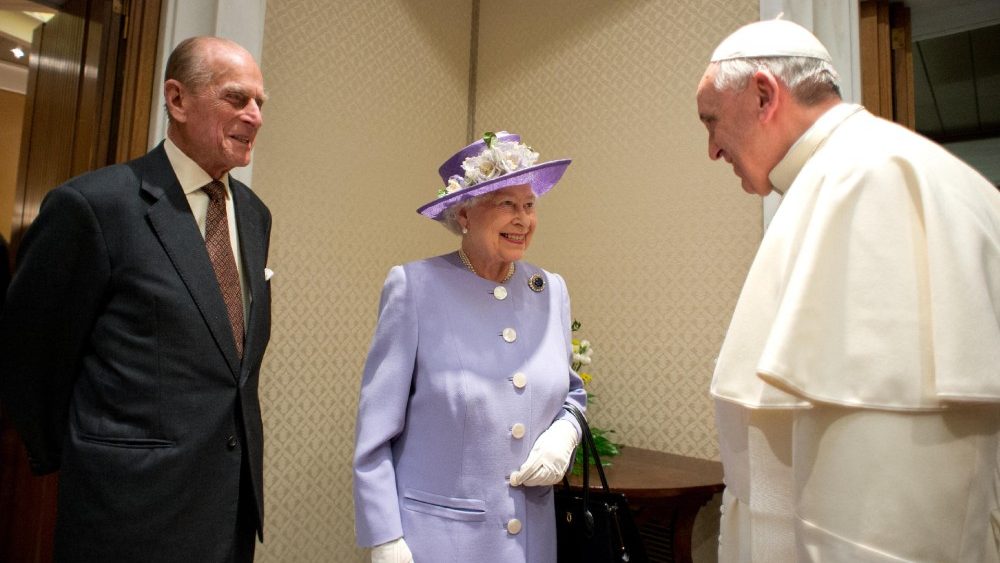 Papa Francisco recorda o incansável serviço ao bem de Elizabeth II