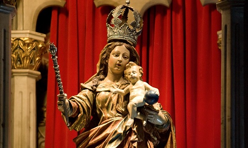 Nossa Senhora da Luz dos Pinhais, padroeira de Curitiba
