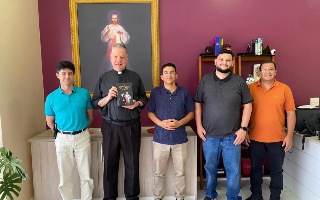 Editora Divina Misericórdia recebe visita do Superior Geral dos Padres Marianos